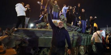 Syrie : la chute du régime Assad célébrée dans les rues de Damas