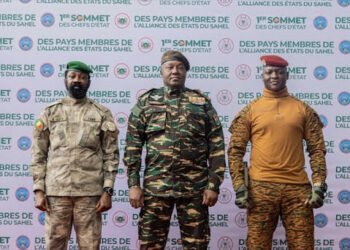 De gauche à droite, Assimi Goita, Abdourahamane Thiani et Ibrahima Traoré