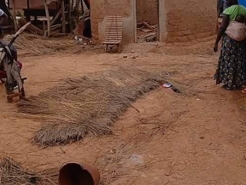 Siguiri : Un mystérieux incendie détruit 30 cases à Kintinia