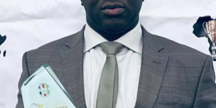 France : le journaliste guinéen, Sita Camara décroche le Prix de meilleure Plume de la Presse Africaine