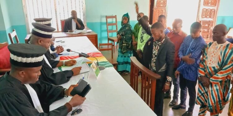 TPI de N'zérékoré : prestation de serment des Officiers d'état civil devant le Procureur.