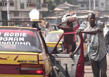 Conakry : La rareté des petites coupures paralyse le transport en commun et alimente des tensions