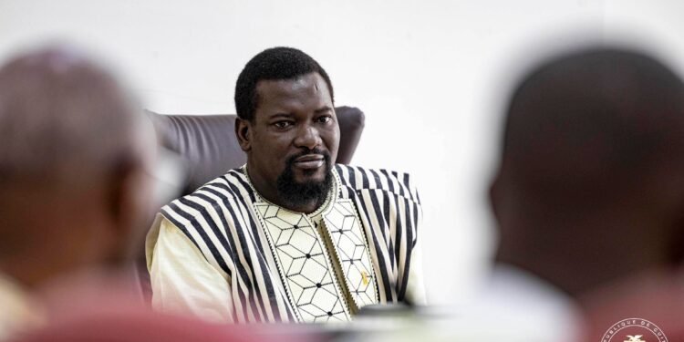 Décret : Mamadi Doumbouya reconduit Bah Oury et dévoile un nouveau gouvernement aux portefeuilles redéfinis 