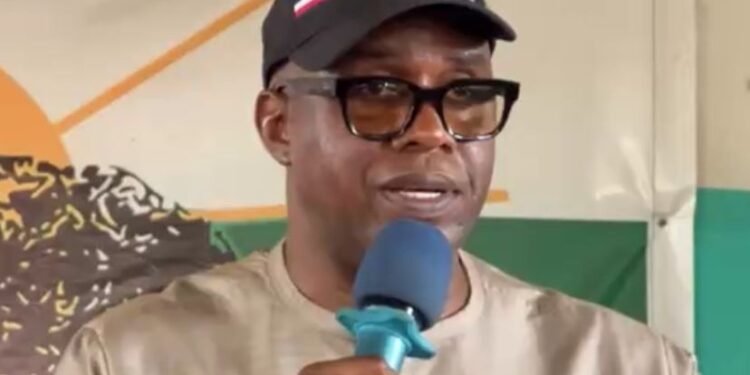 Lors de l'assemblée générale de l'UFDG tenue ce samedi 10 mai 2025, au siège national du parti, Dr Fodé Oussou Fofana a exhorté les militants à se faire recenser massivement.