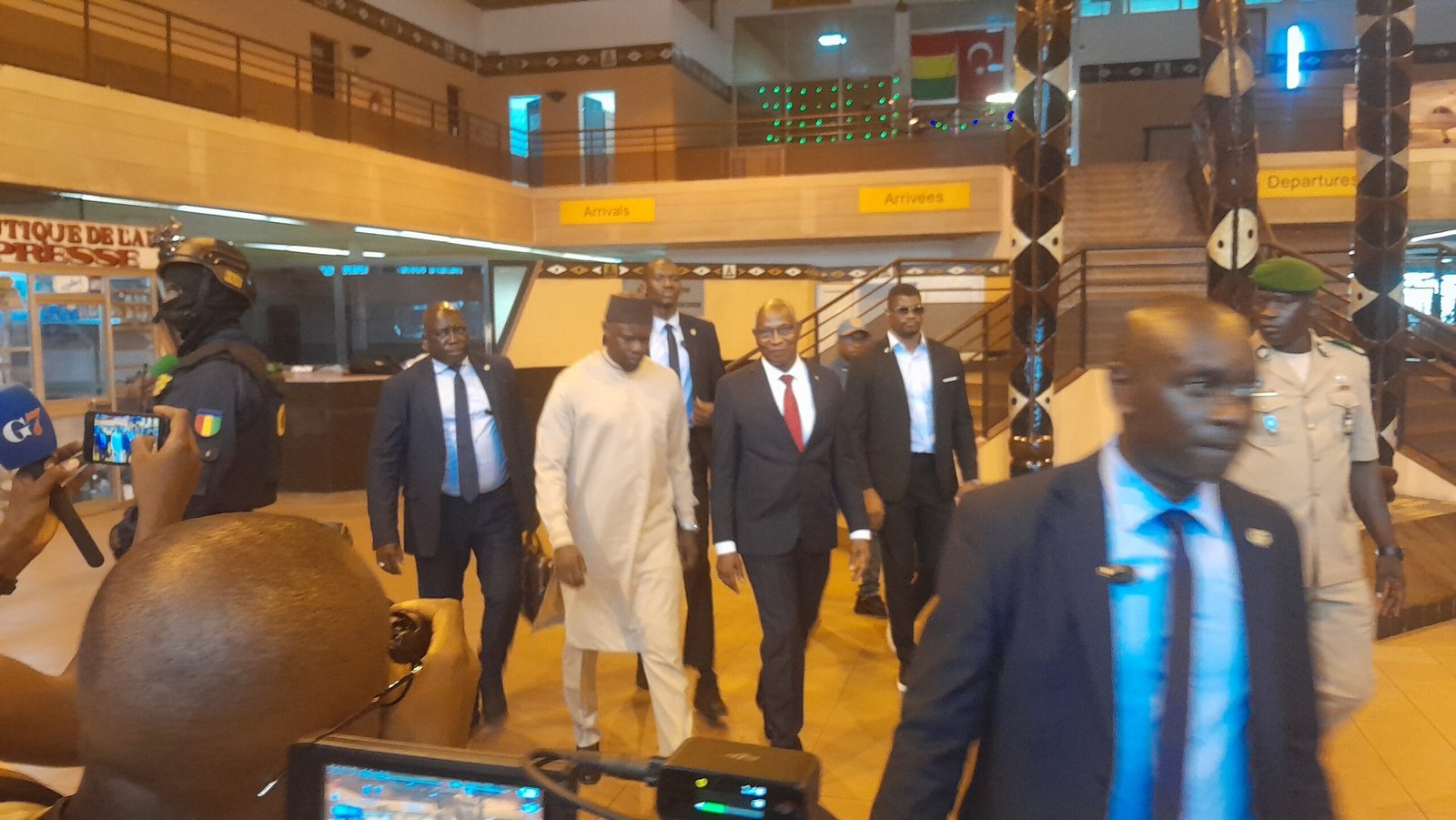 Diplomatie : Ousmane Sonko accueilli à Conakry par son homologue Amadou Oury Bah