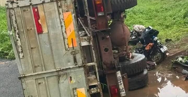 Accident mortel à Bangouyah, dans Kindia : un camion benne percute deux motos, un mort et plusieurs blessés enregistrés