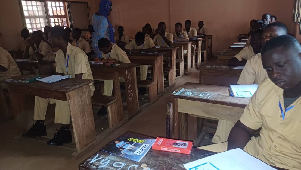 Ratoma : Plus de 23 000 candidats, dont 12 000 filles, affrontent les épreuves du BEPC 2025