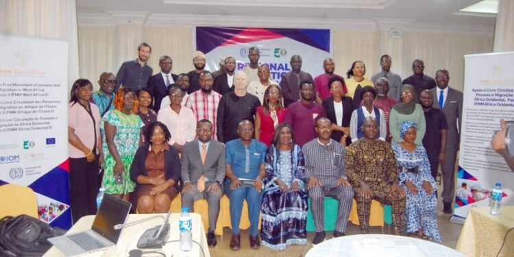 À travers le SPPG, la Camarade Gnima Aïssata KEBE, membre du Bureau national, a représenté la Guinée au séminaire sous-régional de l’OIT (Organisation internationale du travail) et de la FAJ (Fédération africaine des journalistes), tenu cette semaine à Abuja, au Nigéria.
