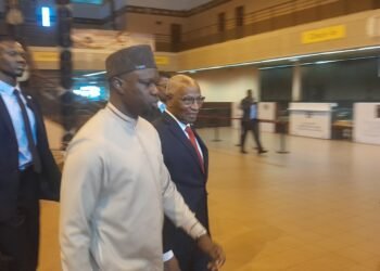 Diplomatie : Ousmane Sonko accueilli à Conakry par son homologue Amadou Oury Bah