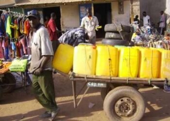 Crise de l&rsquo;eau potable à Conakry: L&rsquo;approvisionnement est devenu une casse-tête pour les habitants de Kaloum 