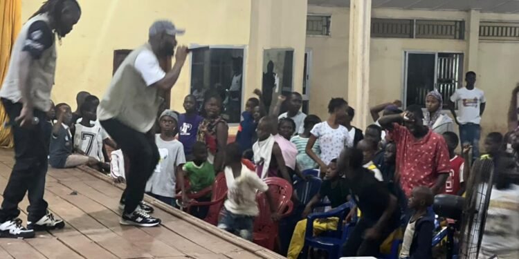 Nouvelle phase de sensibilisation à Conakry : l’OGLMI et le groupe Dépotoir unissent leurs forces contre la migration irrégulière