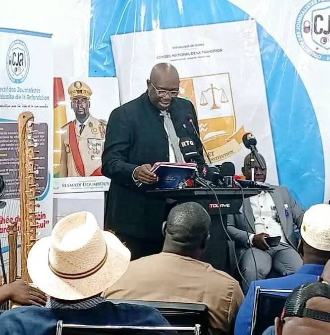 Soutien au CNRD : le DG du journal Horoya, Ibrahima Koné, lance officiellement le Collectif des Journalistes pour la Réussite de la Refondation (CJ2R)