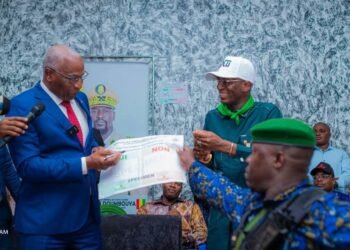 Campagne référendaire : Aliou Badra Cheikna Koné reçois le premier ministre Amadou Oury Bah pour la campagne du Oui pour la nouvelle constitution