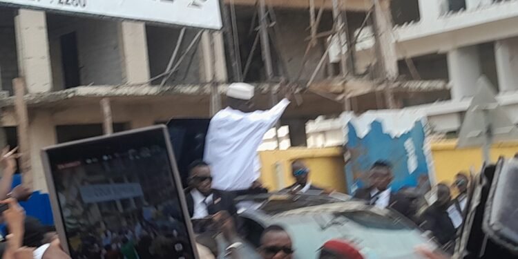 Présidentielle 2025 : le Général Mamadi Doumbouya dépose son dossier de candidature à la Cour suprême