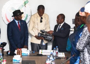 Présidentielle 2025 : le Gouvernement remet des équipements de reportage aux équipes de couverture médiatique