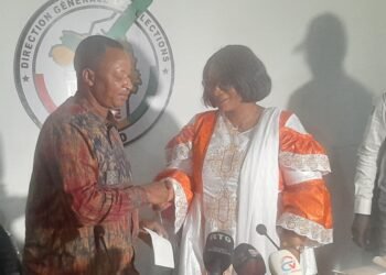 Remise de chèque à l’URTELGUI : la DGE renforce la synergie médiatique pour une présidentielle apaisée