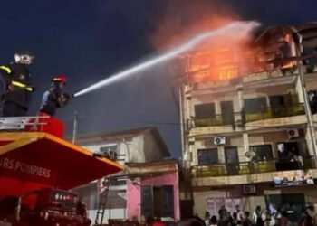 Conakry : un incendie détruit un immeuble d’habitation à Yattaya, dans la commune de Sonfonia 