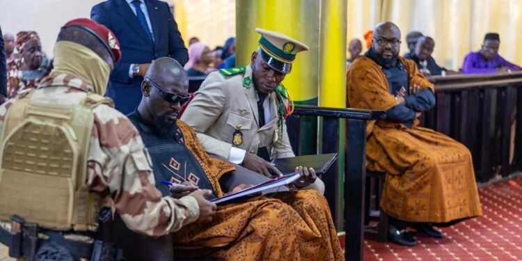 Guinée : le président Mamadi Doumbouya déclare officiellement ses biens à la Cour suprême