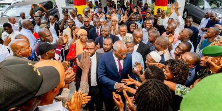 Guinée : Bah Oury accueilli en triomphe à la Primature après sa nomination comme Premier ministre
