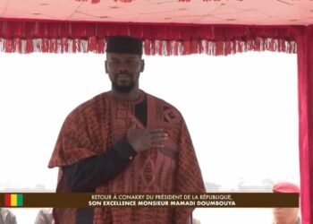 Guinée : après trois semaines d’absence, le président Mamadi Doumbouya est rentré à Conakry