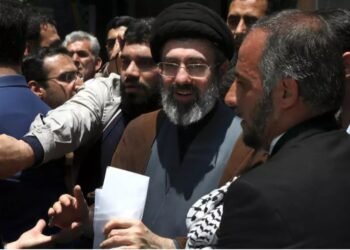 Iran: Mojtaba Khamenei, un nouveau guide suprême dans les pas de son père