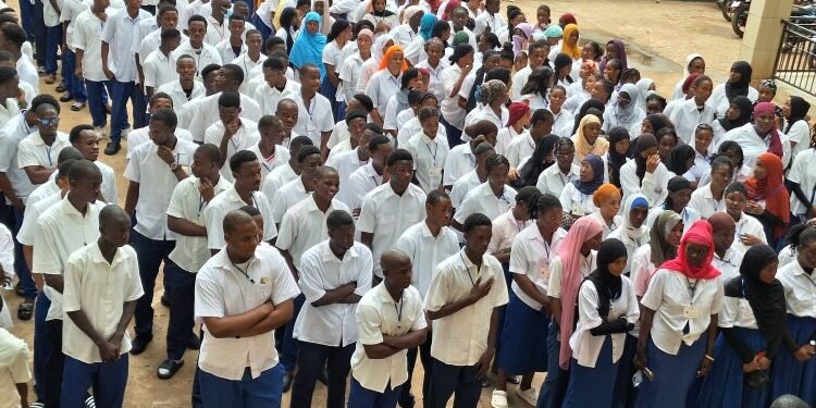Baccalauréat unique 2026 en Guinée : 94 392 candidats, dont 41 642 filles, entament les épreuves ce lundi