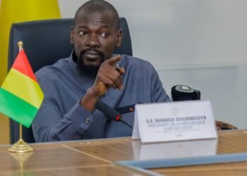 Guinée : Mamadi Doumbouya interdit l’exportation de l’or brut et mise sur le raffinage local