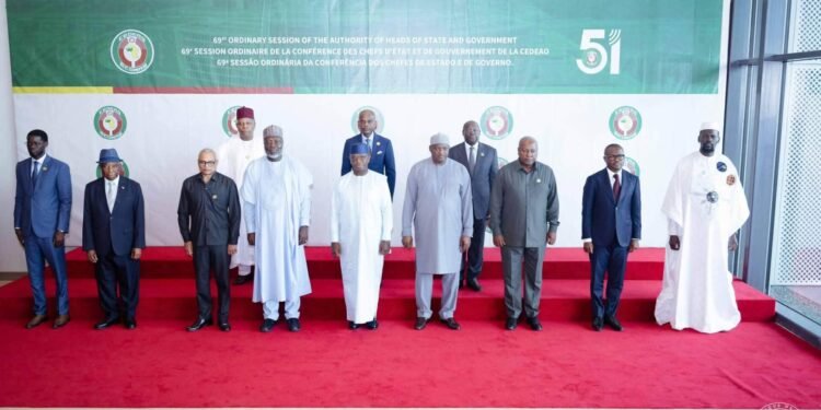 69ᵉ Sommet ordinaire de la CEDEAO à Freetown : le président Mamadi DOUMBOUYA fait sensation et porte la voix d’une Afrique de l’Ouest unie, souveraine et tournée vers ses peuples