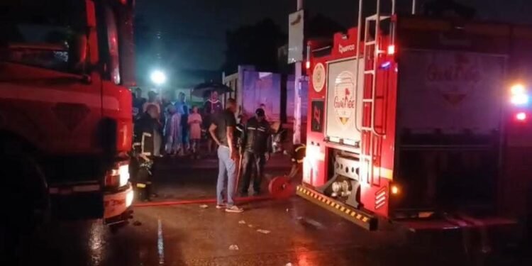 Matoto : un incendie ravage cinq boutiques, une commerçante évalue ses pertes à près de 70 millions GNF