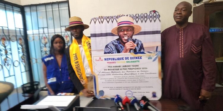 Syndicat : Sékou Jamal Pendessa reçoit le prix « Almamy Samory Touré » du médiateur le plus perspicace 2026