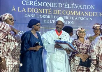 Éducation : Dr Ousmane Kaba distingué Commandeur dans l’Ordre du Mérite Africain