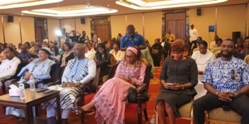Célébration du courage et de l’engagement des femmes : l’ONG « Force des Femmes » présente le documentaire « LA PART DES FEMMES » à Conakry