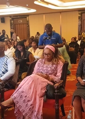 Célébration du courage et de l’engagement des femmes : l’ONG « Force des Femmes » présente le documentaire « LA PART DES FEMMES » à Conakry